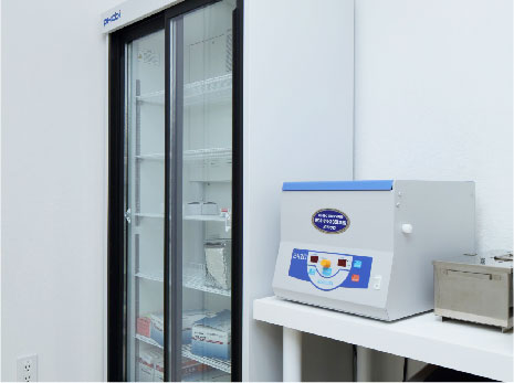 薬用冷蔵ショーケース